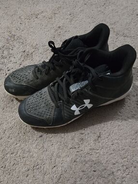 Under Armour Leadoff Baseball Cleats Youth